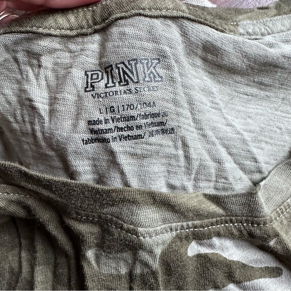 PINK Victoria's Secret Green Camouflage Short Sleeve Top - Picture 3 of 4